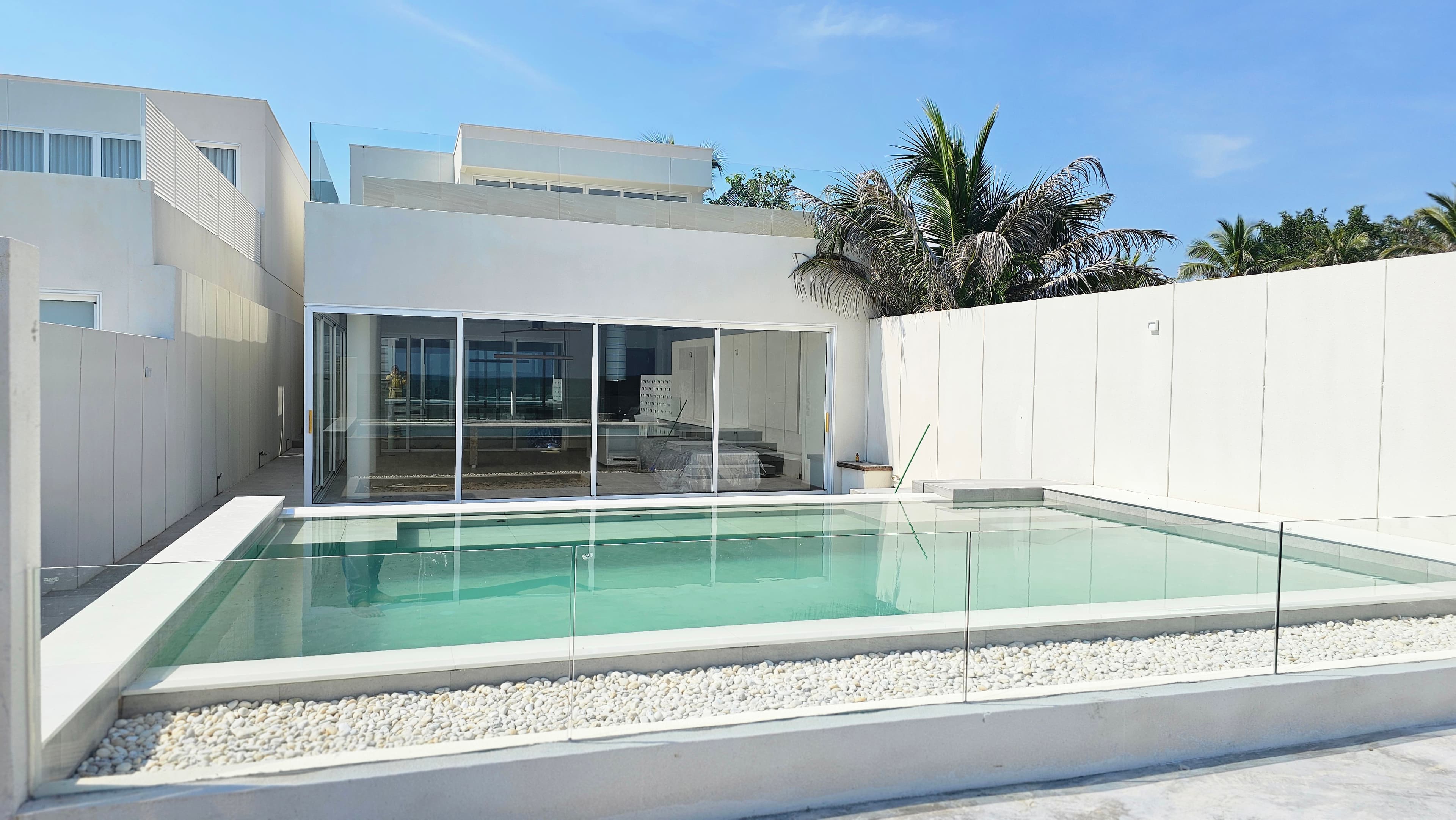 วิลล่าสมัยใหม่ระบบกระจก Full-height — HAGX Premium Glass Bangkok